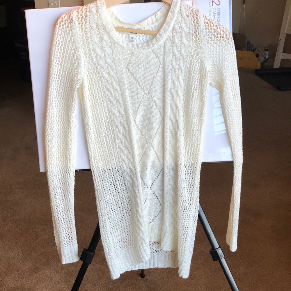 I’m in love with Derek Crochet sweater and cream color or off-white size small